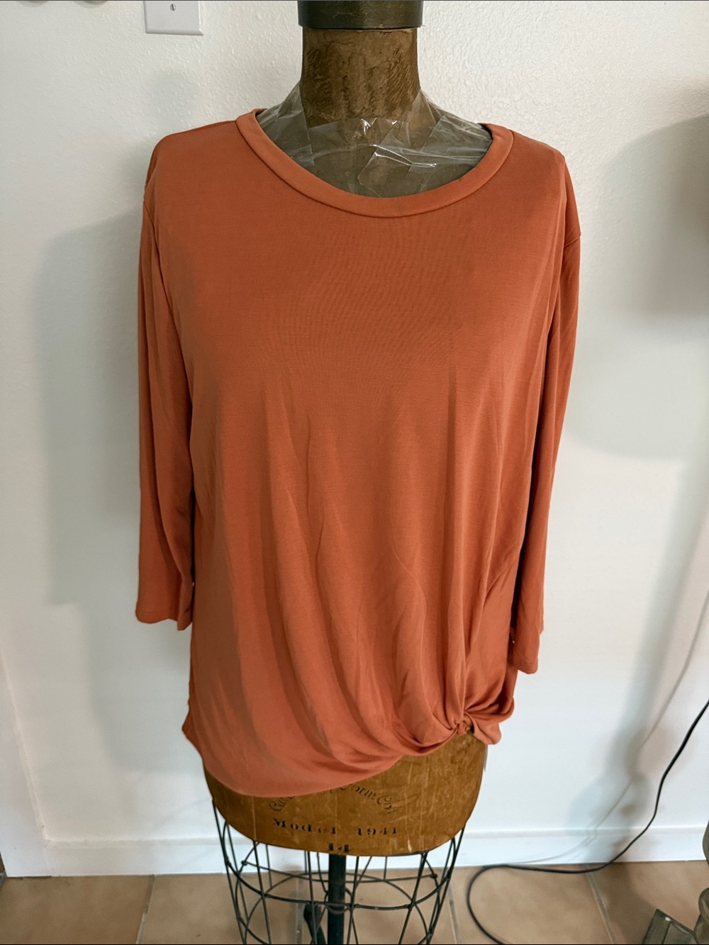 NWT Women's Green Green Envelope Rust Twist-Hem Long Sleeve Top Size L